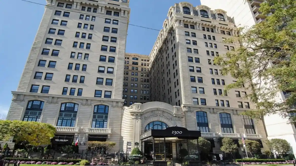 2300 lincoln park west chicago il 60614