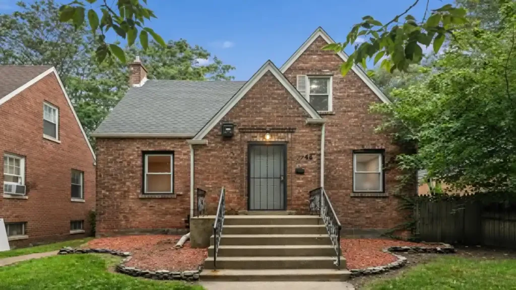 2319 e 100th st chicago