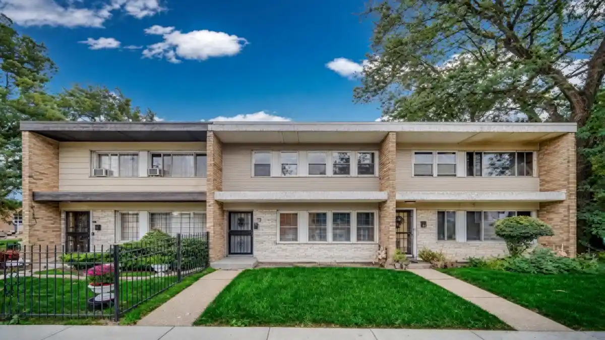 2319 e 100th st chicago il